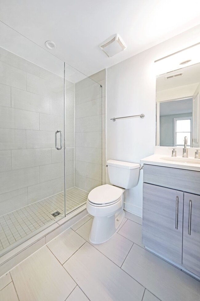 Interior Photo - 1219 K ST NE FLATS