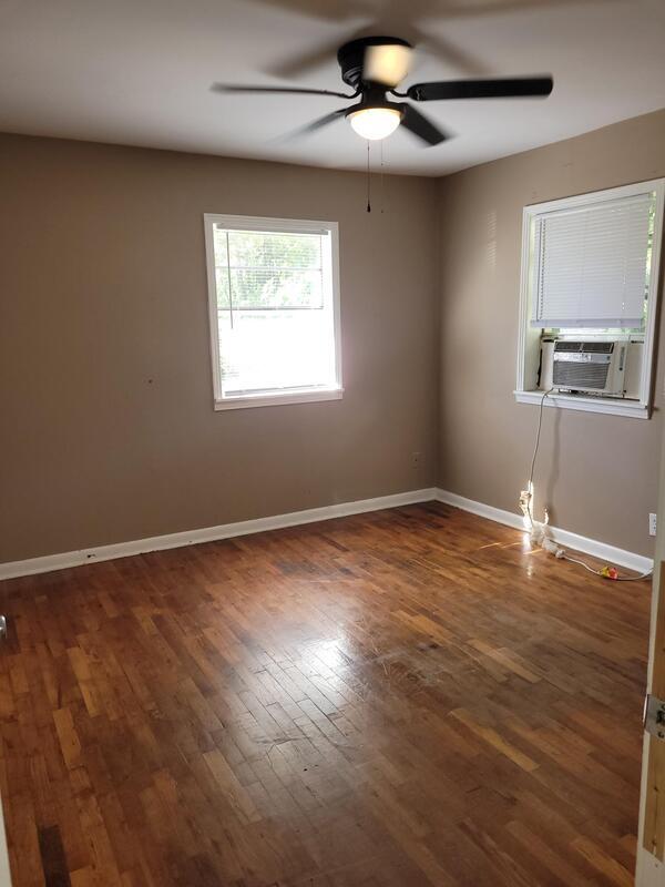 Foto del edificio - 911 Harrell Ave