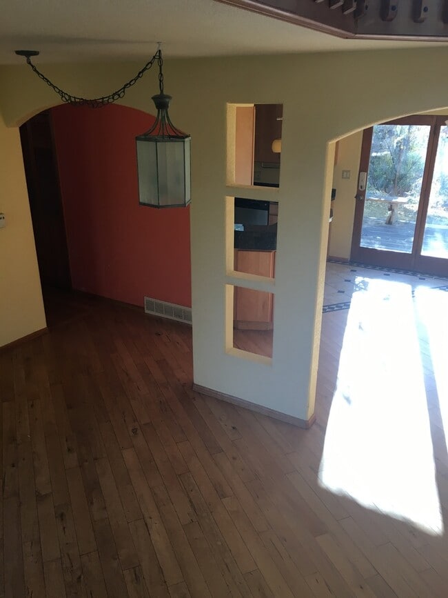 Building Photo - Lovely S. Boulder 5BD House on Open Space - Available June 1st!