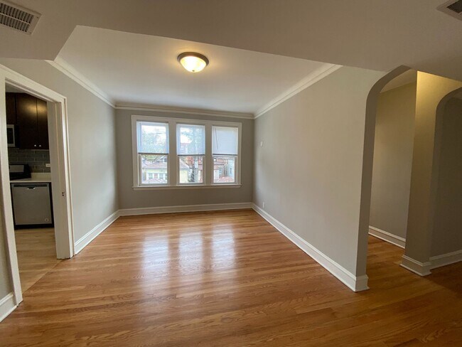 Building Photo - 2425 N Tripp Ave