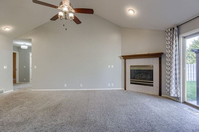 Building Photo - Must See 3 Bedroom Close to Village Pointe!!