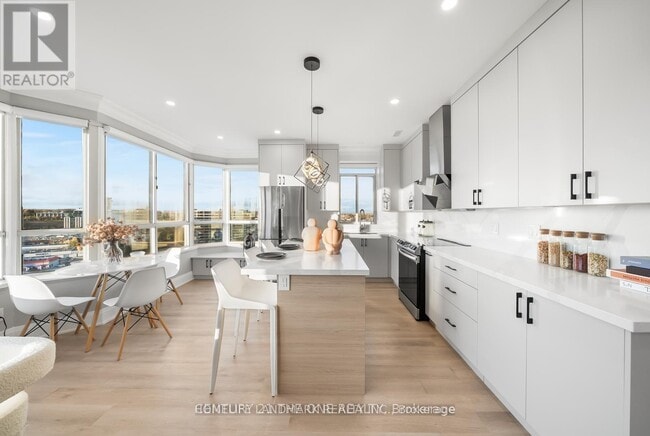 Building Photo - 33 Weldrick Rd E