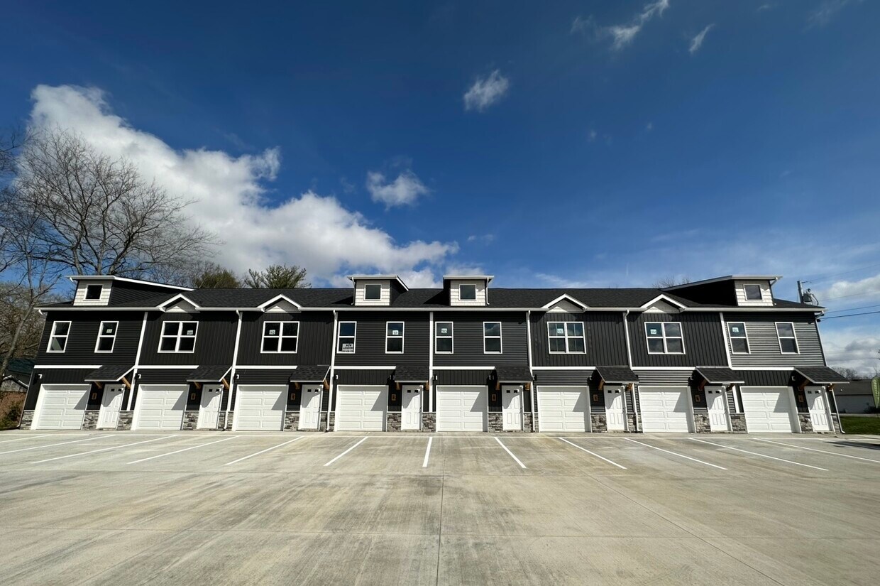 Foto principal - 119 W Rossview Rd