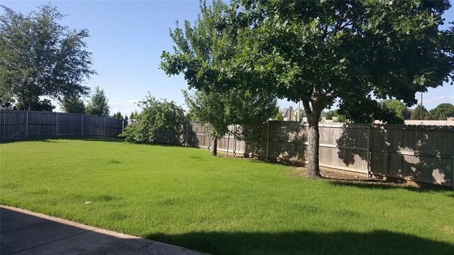 Building Photo - 2102 Glenridge Dr
