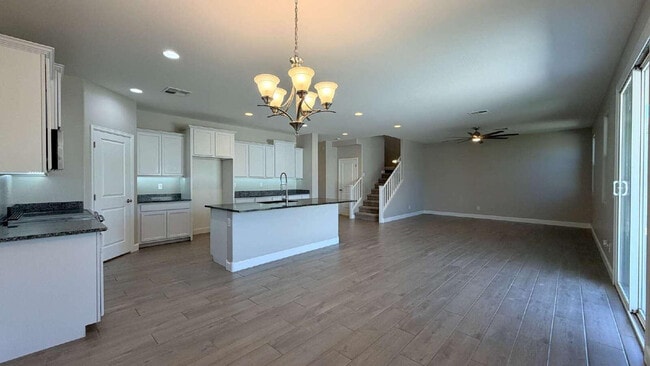 Building Photo - 612 Hazelnut Ln