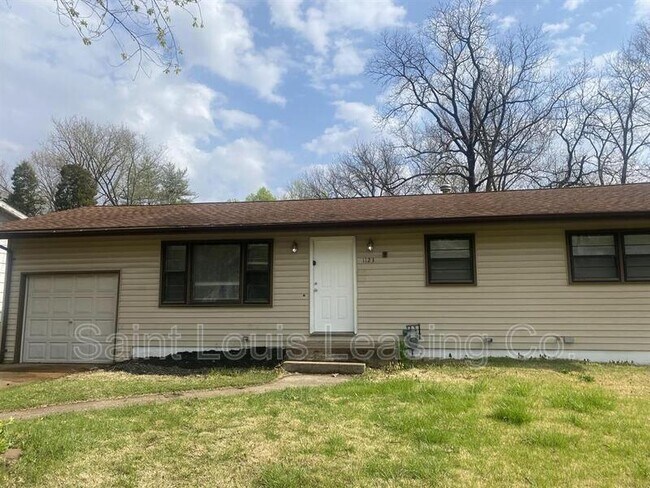 Building Photo - 1123 Renshaw Dr