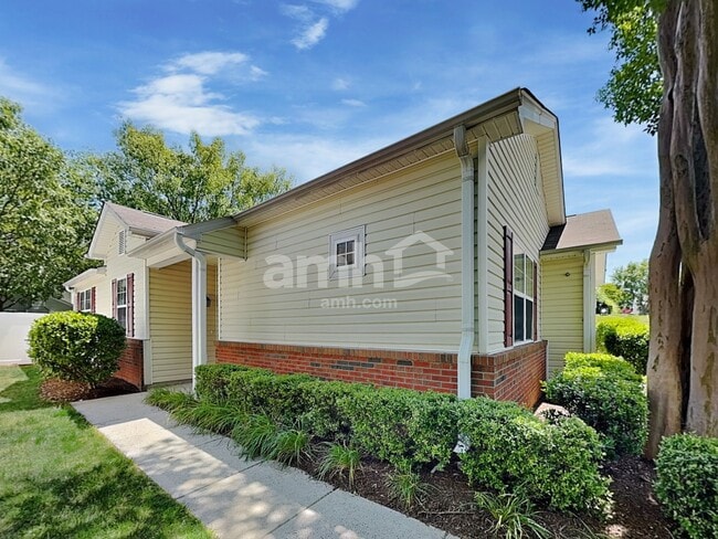 Building Photo - 8969 Meadowmont View Dr