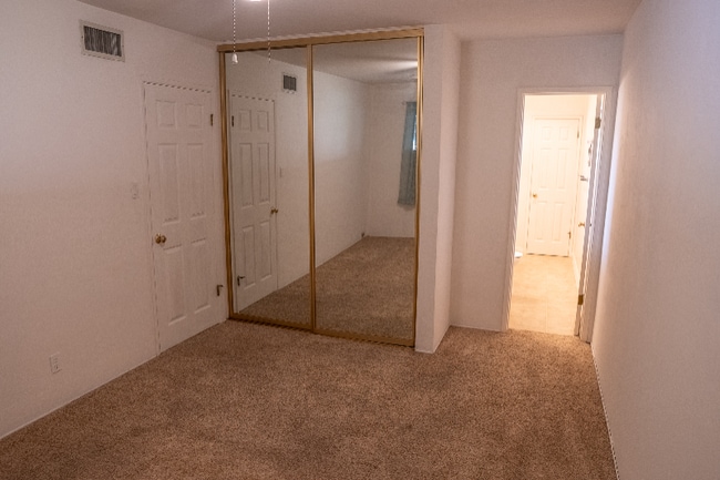 Building Photo - 1211 Roselle Ct
