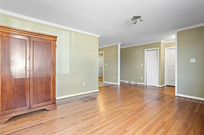 Building Photo - 526 Polo Rd