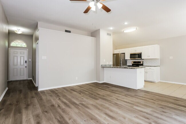 Foto del edificio - 6841 Black Wing Dr