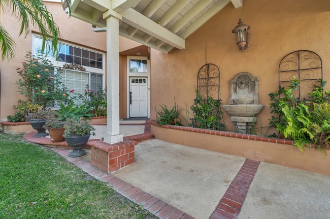 Building Photo - 2101 Vallejo Dr