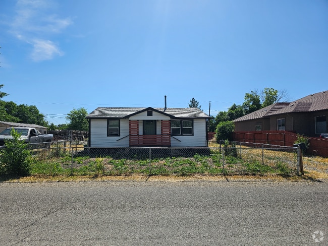 Building Photo - 426 Lois St