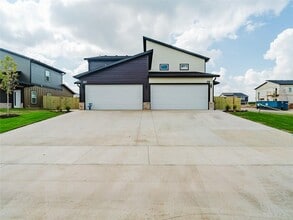 Building Photo - 1803 SW Casuarina Dr