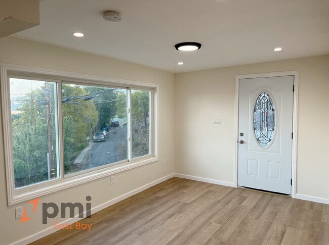 Building Photo - 303 Virginia St
