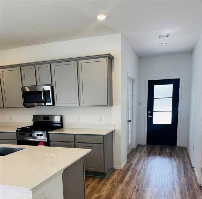 Foto del edificio - 3713 River Sand Rd