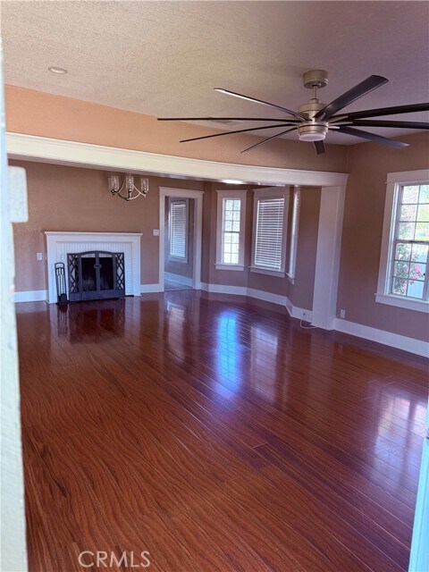 Building Photo - 119 N Cullen Ave