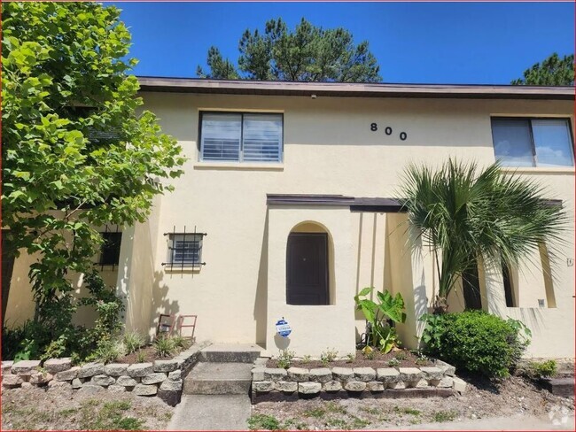 Building Photo - 2735 SW 35th Pl