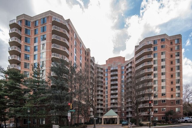 Fantastic Condo in Downtown Bethesda with Parking - Available Now! - Fantastic Condo in Downtown Bethesda with Parking - Available Now!