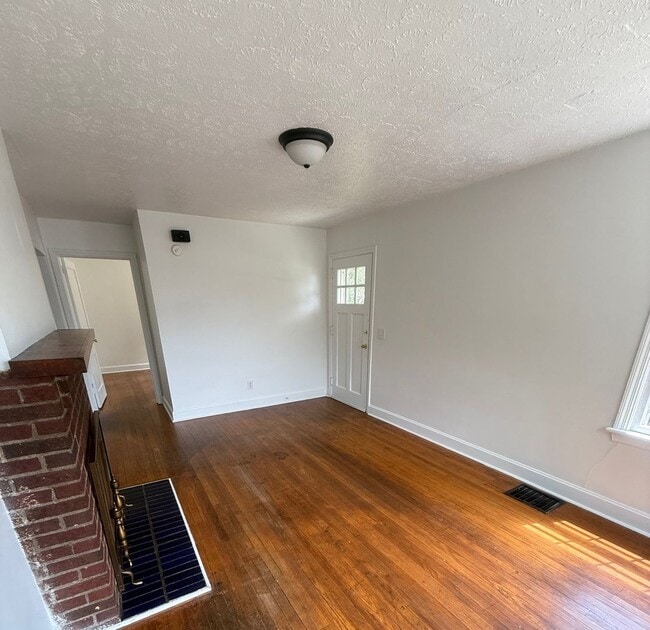 Foto del edificio - 3 Bedroom 1 Bath Available to Rent for $1,...
