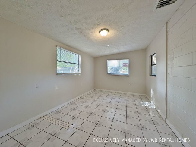 Building Photo - 7363 Melvin Rd