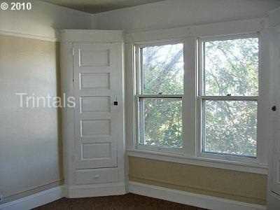 Building Photo - Upper duplex unit in century duplex