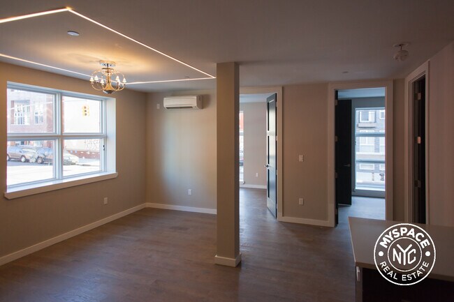 Building Photo - 125 Leonard St