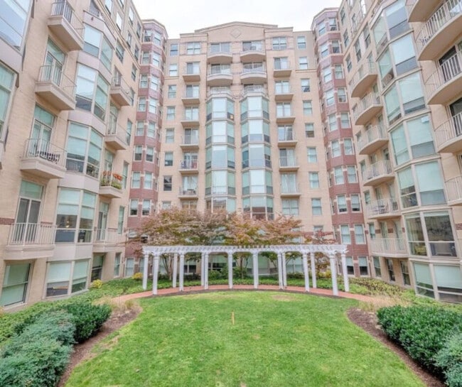 Building Photo - 699 E Street Northwest-SI ID1340525P