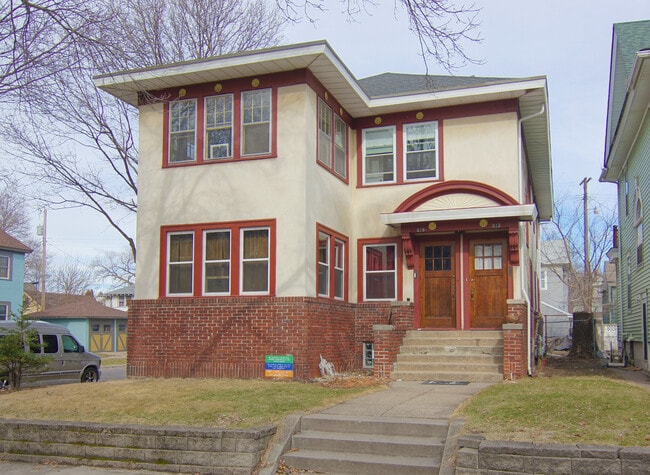 Building Photo - 817 Laurel Ave