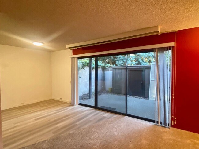 Foto del edificio - 1 br, 1 bath House - 615 Woodside Sierra #3