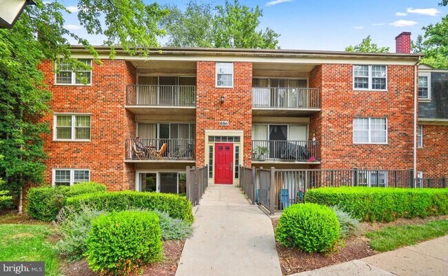 Building Photo - 886 College Pkwy