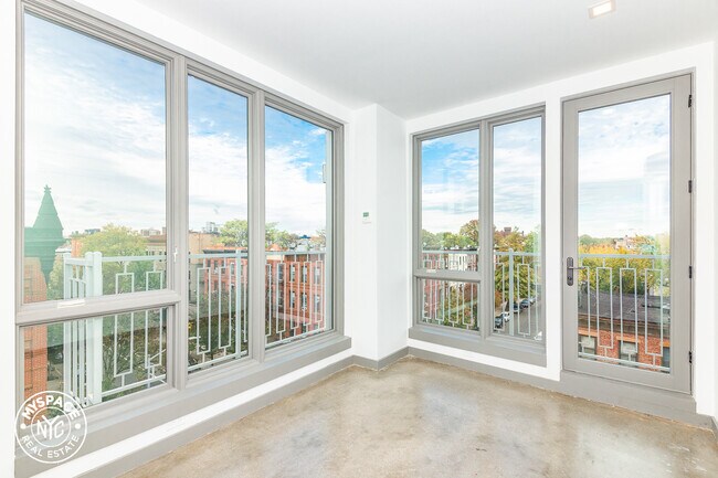 Foto del edificio - 410 Tompkins Ave
