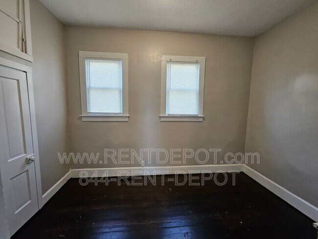 Foto del edificio - 304 S Grand Ave