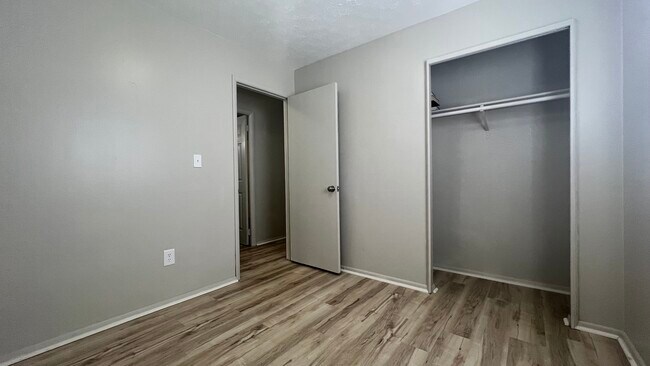 Building Photo - 1126 E Farwell St
