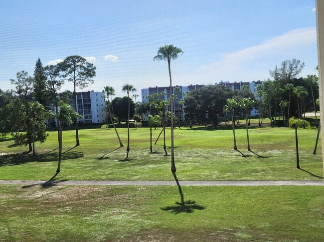 Foto del edificio - 3661 Via Poinciana