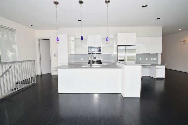 Building Photo - 207 Pierce St