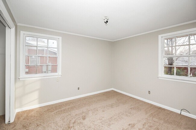 Building Photo - 330-332 10th Ave Pl NE
