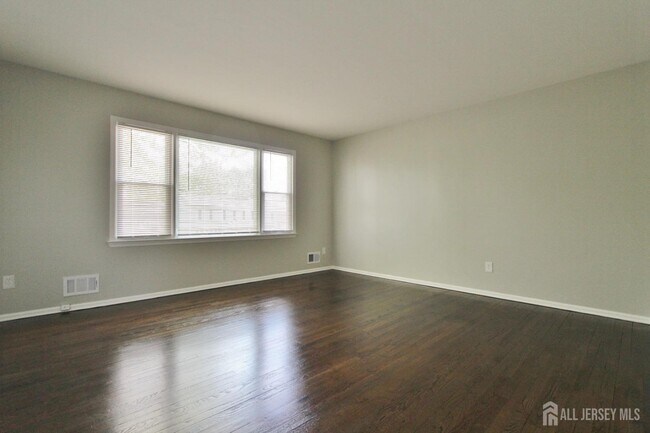 Foto del edificio - 520 Hamilton Blvd