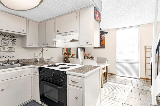 Foto del edificio - 3005 Highland Rd