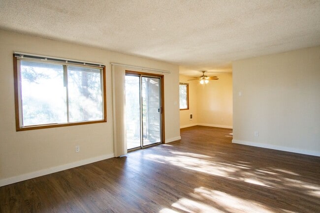 Building Photo - Spacious 2-Bed/2-Bath with Patio in Cedar Hills!!