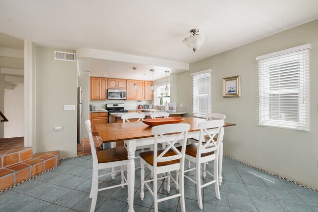 Foto del edificio - 732 Jersey Ct