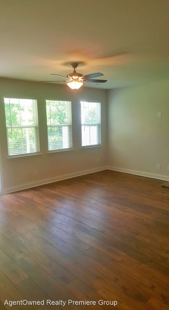 Building Photo - 4 br, 2.5 bath House - 7807 Montview Road