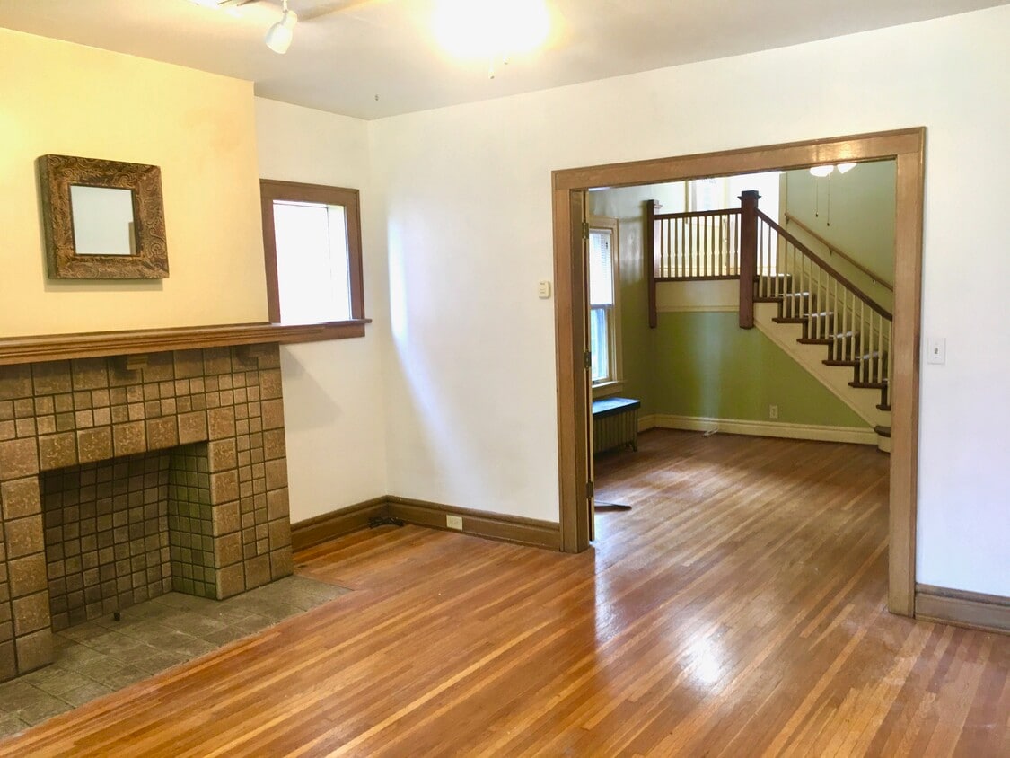 Primary Photo - 116 W 2nd Ave