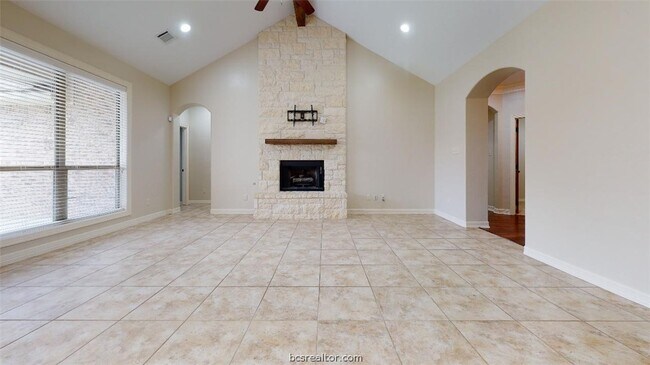 Building Photo - 4270 Hollow Stone Dr