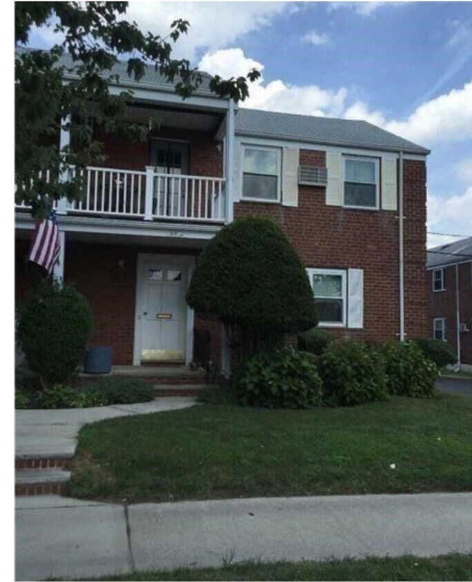 Primary Photo - 75-7 260th St