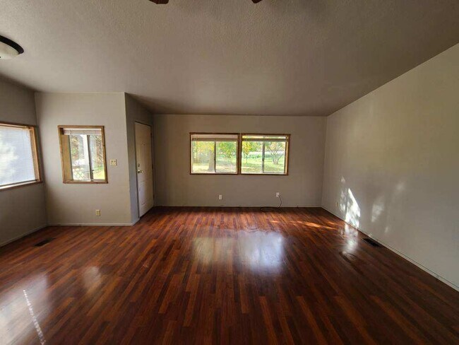 Building Photo - 1055 Whitefish Stage