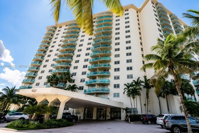 Foto del edificio - 19370 Collins Ave