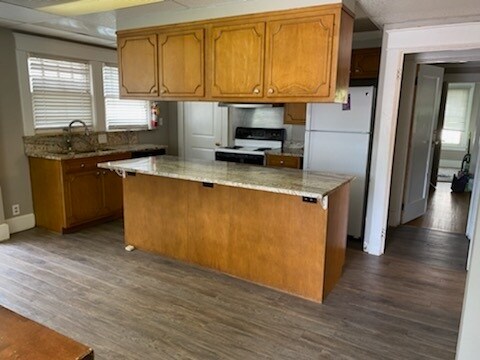 Kitchen - 804 E 8th St
