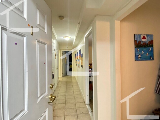 Building Photo - Spacious 3 Bed Just Steps From The Green Line