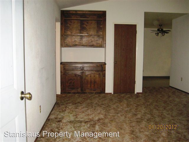 Building Photo - 3 br, 2 bath Apartment - 2412 Seaglen Drive