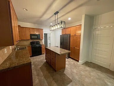 Foto del edificio - 2723 Kenwood Ave